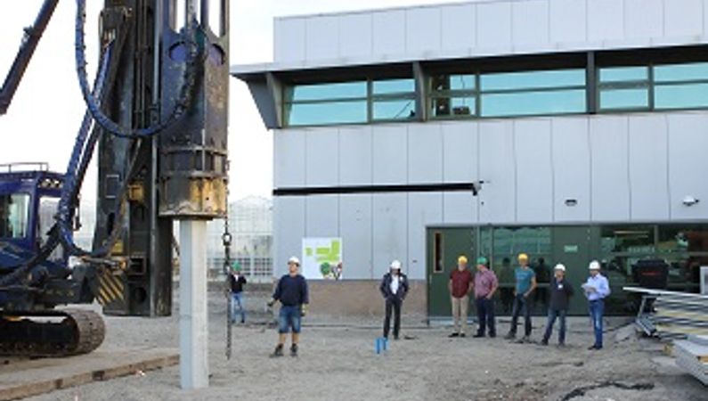 Eerste paal nieuwbouw Laboratorium Enza Zaden